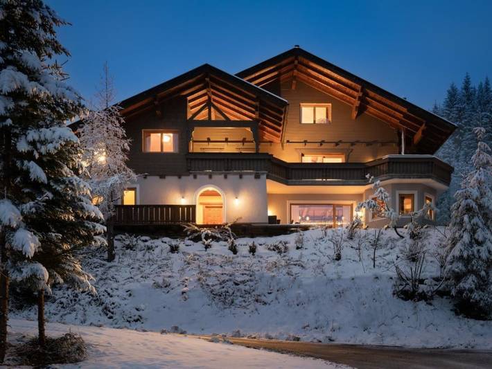 Chalet für 16 Personen, mit Sauna und Balkon sowie Garten in Wagrain