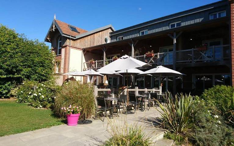 Hôtel pour 4 personnes, avec jardin dans La Vaupalière