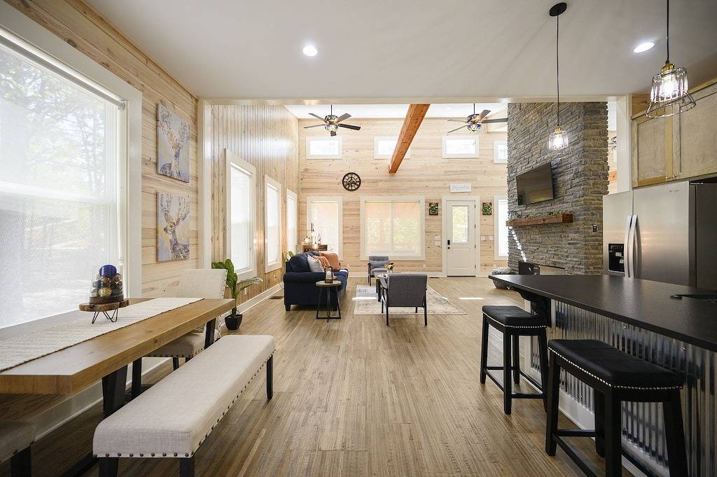 Luxury 1Br/1Ba Cabin in Beautiful Broken Bow, Oklahoma in Broken Bow, McCurtain County