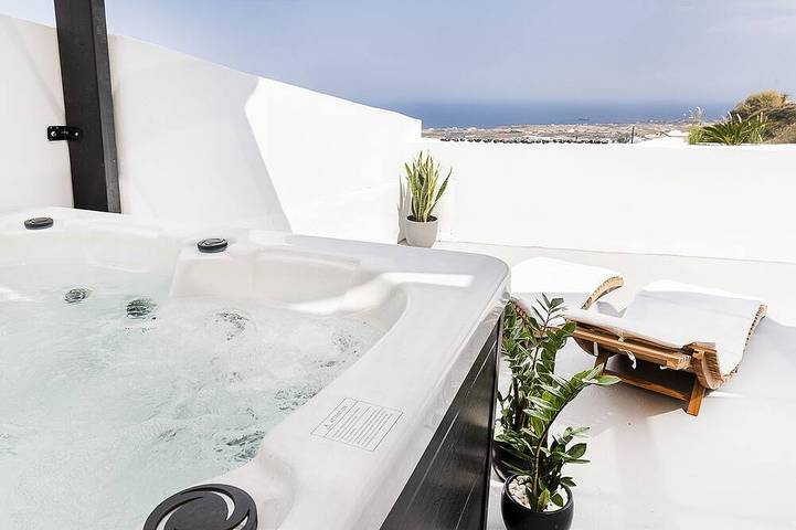 Apartment for 2 people, with balcony and hot tub as well as garden in Thera