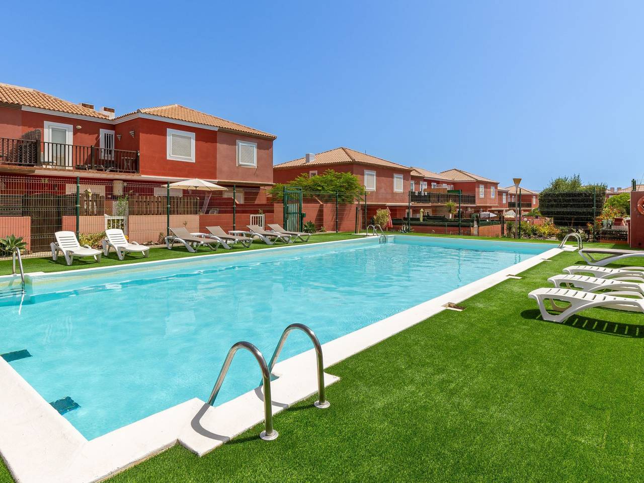 Private Terrasse, Schwimmbad, Parkplatz, Wi-Fi, Tvsat in Costa de Antigua, Antigua