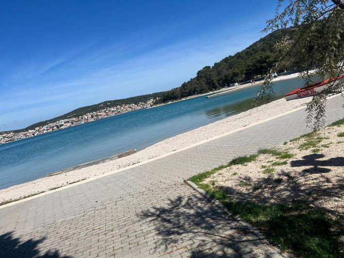 Camping pour 6 personnes, avec jardin à Tisno - 2