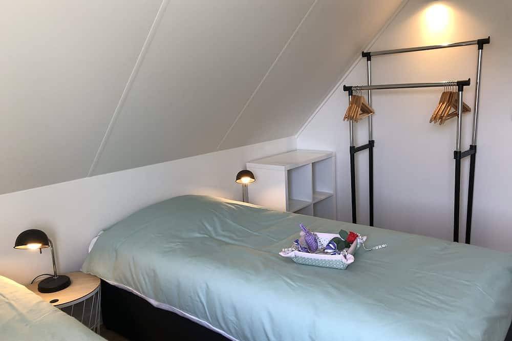 Renovated vacation home by the sea Breskens10 pers. child friendly, dog welcome. in Breskens, Zeeuwse Kust