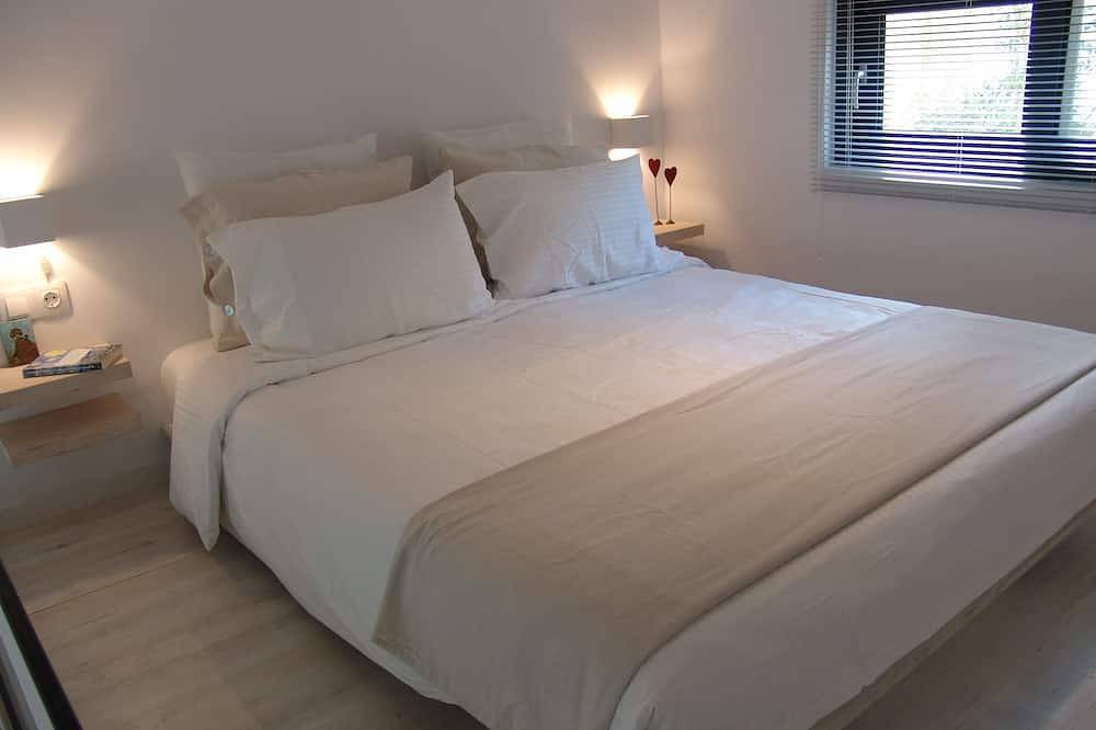 Entire apartment, Sixteenallseasonhouse 500m from the beach+old town+city center in Chania region