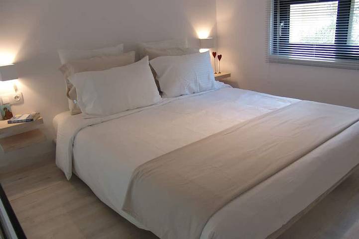 Entire apartment, SixteenAllSeasonHouse 500m from the beach+old town+city center in Chania region