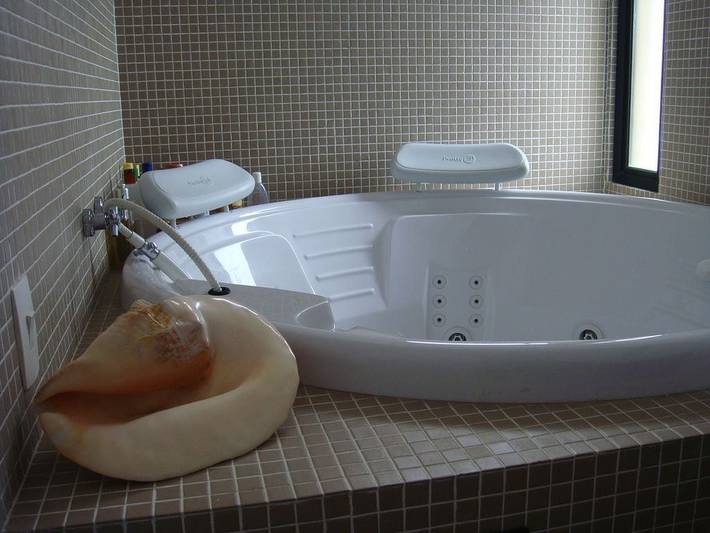 Casas e apartamentos de temporada para 12 pessoas, com jardim e sauna e ainda jacuzzi no Litoral Paulista