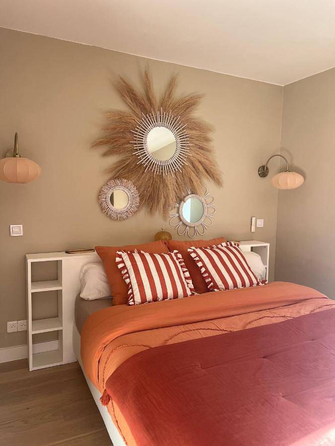 Location de vacances pour 3 personnes, avec piscine ainsi que vue et jardin à Tavernes - 2