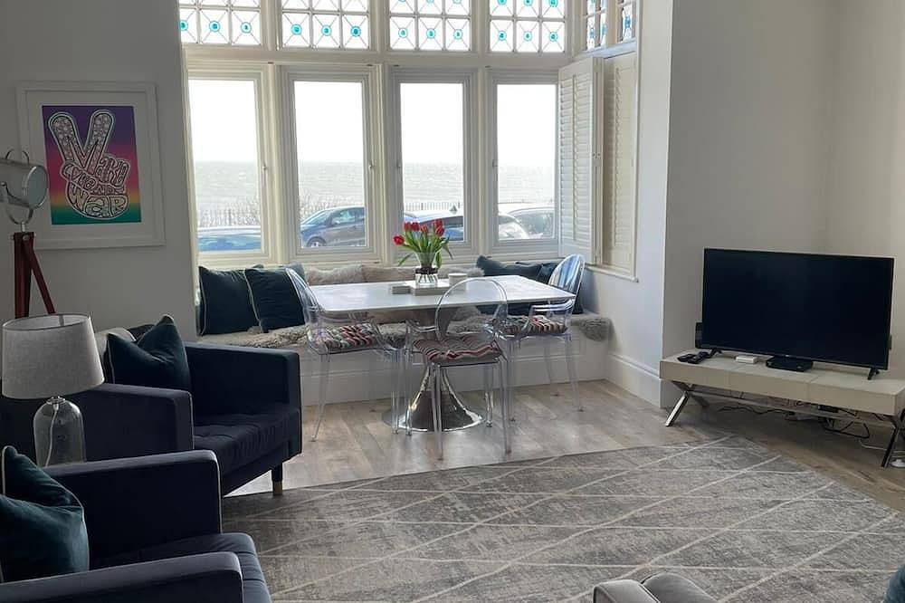 Entire apartment, Broadstairs Apartment With Sea Views in Botany Bay, Kent