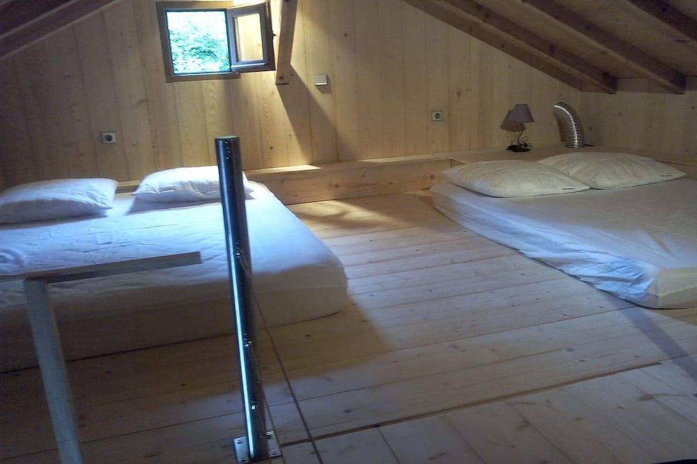 Chalet-Stil typische Trapper im Herzen des Bauges in der Nähe von dem See von Annecy und Bahnhof in Talloires-Montmin, Annecy und Umgebung