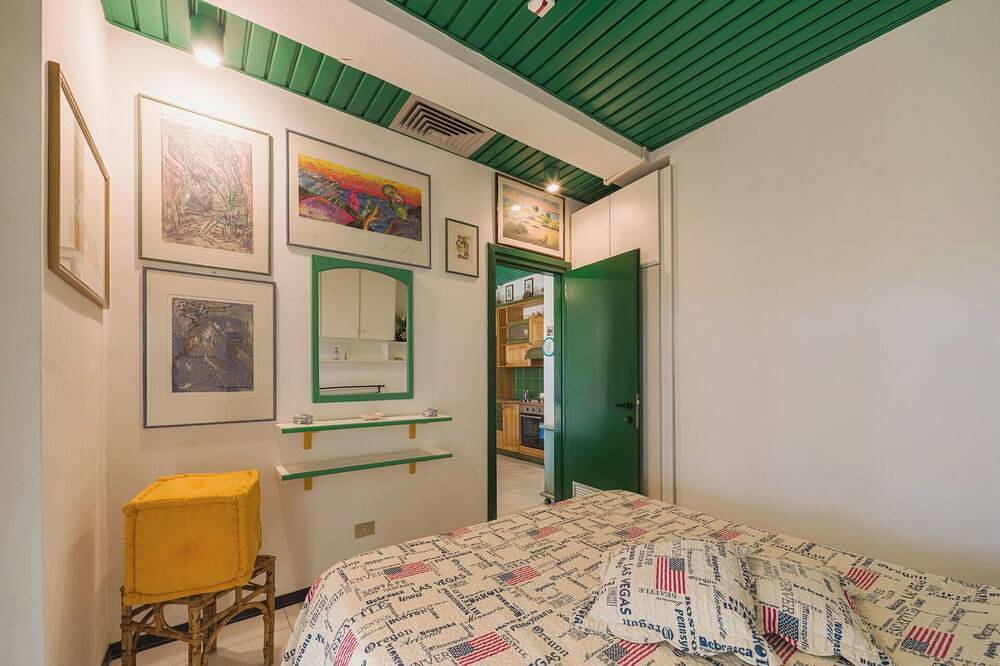 Appartamento intero, Incantevole appartamento per 4 ospiti con Wifi, A/C, piscina, Tv e balcone in Cinquale, Montignoso