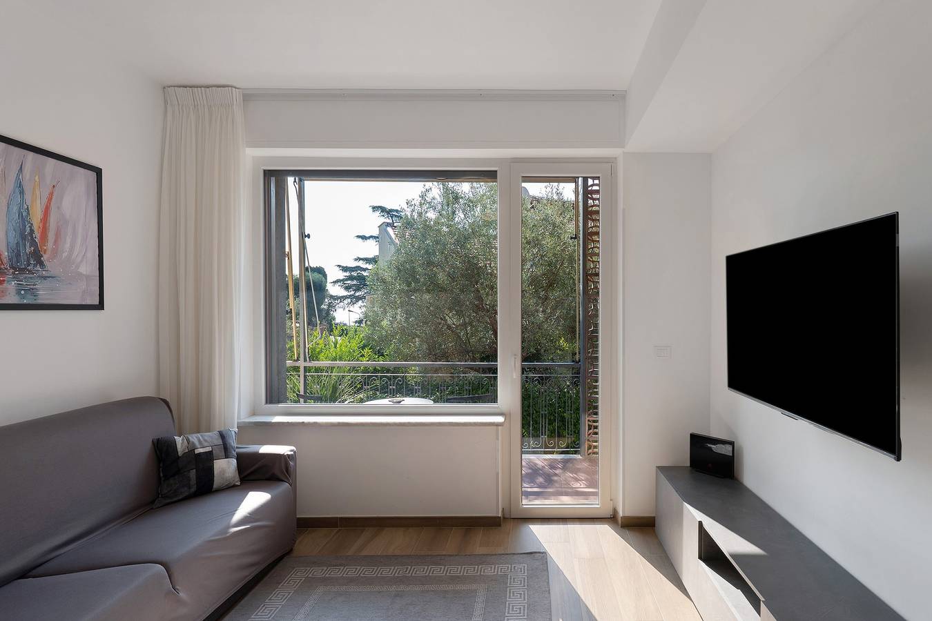 Appartamento intero, Appartamento 'La Pergola Blu' con Vista Mare, Wi-Fi e Aria Condizionata in Alassio, Riviera di Ponente