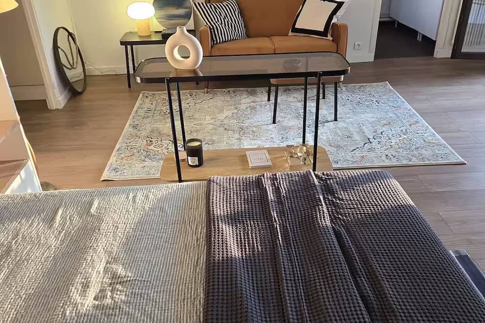 Apartamento entero, Large fully equipped studio with terrace in Rueil-Malmaison, Altos del Sena