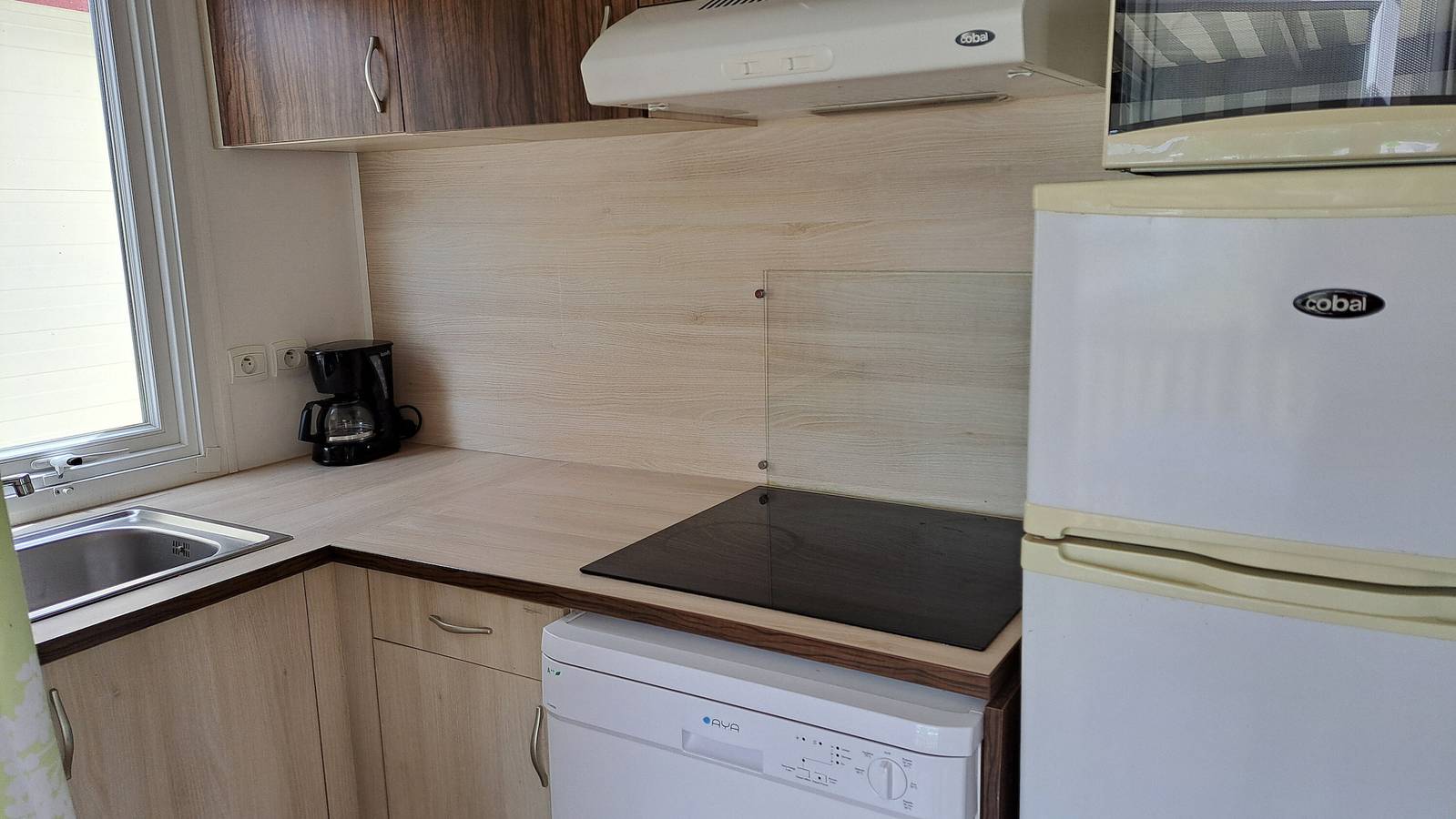 Chalet 'Bungalow T3 V - 15 Min From Nazaré' con piscina, terrazza e aria condizionata in Leiria District