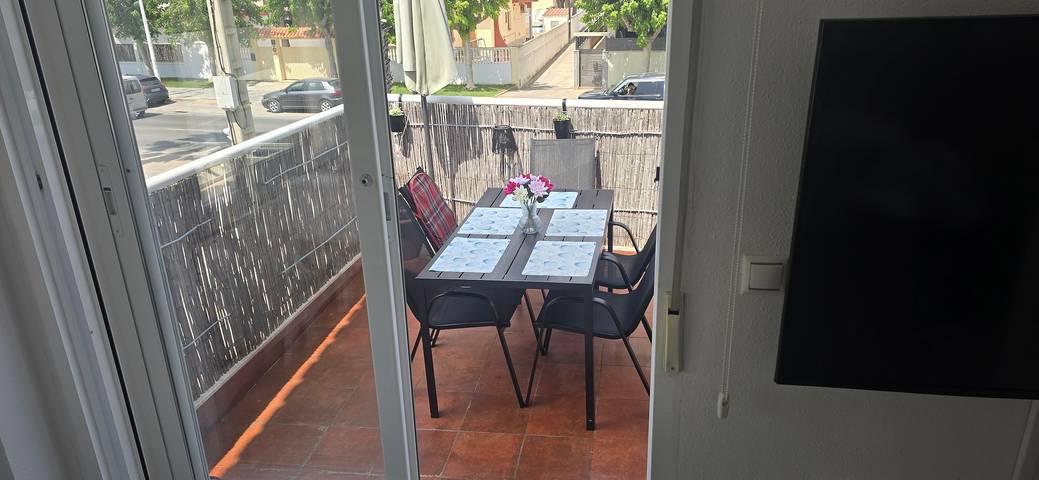 Apartamento entero, Apartamento 'Papa Luna' con terraza privada, Wi-Fi y aire acondicionado in Platja del Gurugú (Benicarló), Benicarló