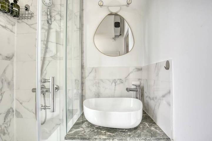 Entire apartment, 3-room apartment a 5-minute walk from La Défense, Paris in Puteaux, Hauts-de-Seine