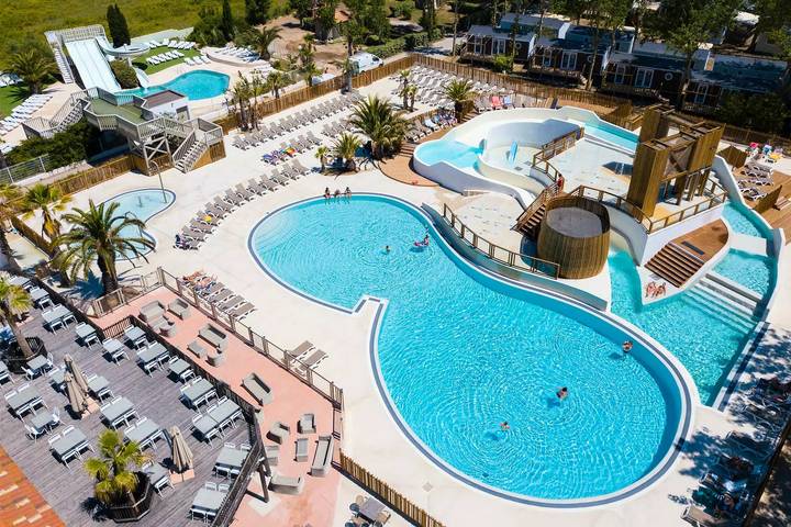 Camping pour 5 personnes, avec terrasse, animaux acceptés dans Plages des Cabanes de Fleury