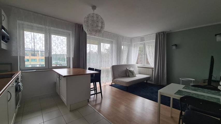 Apartament wakacyjny dla 6 osób, z widok i balkon w Ząbki
