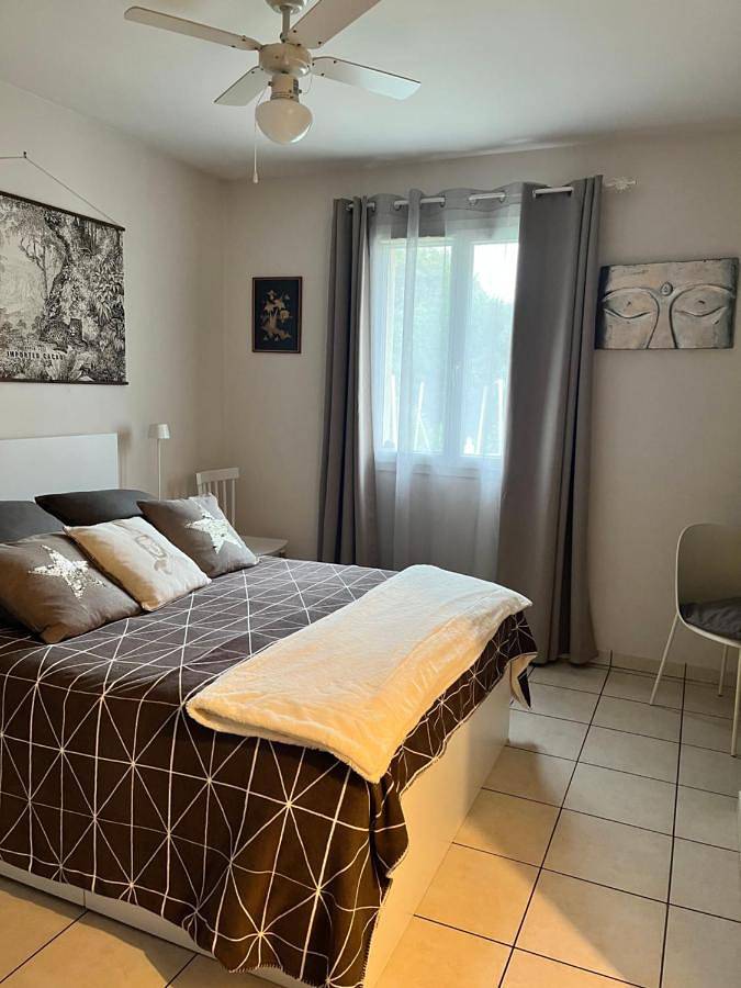 Chambre d’hôte pour 2 personnes, avec vue ainsi que terrasse et jardin à Illats