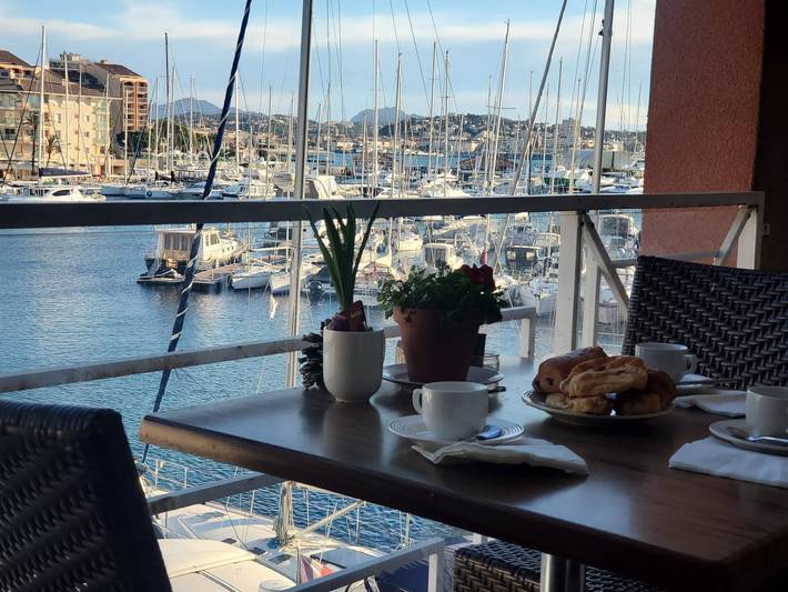 Studio pour 3 personnes, avec piscine et balcon