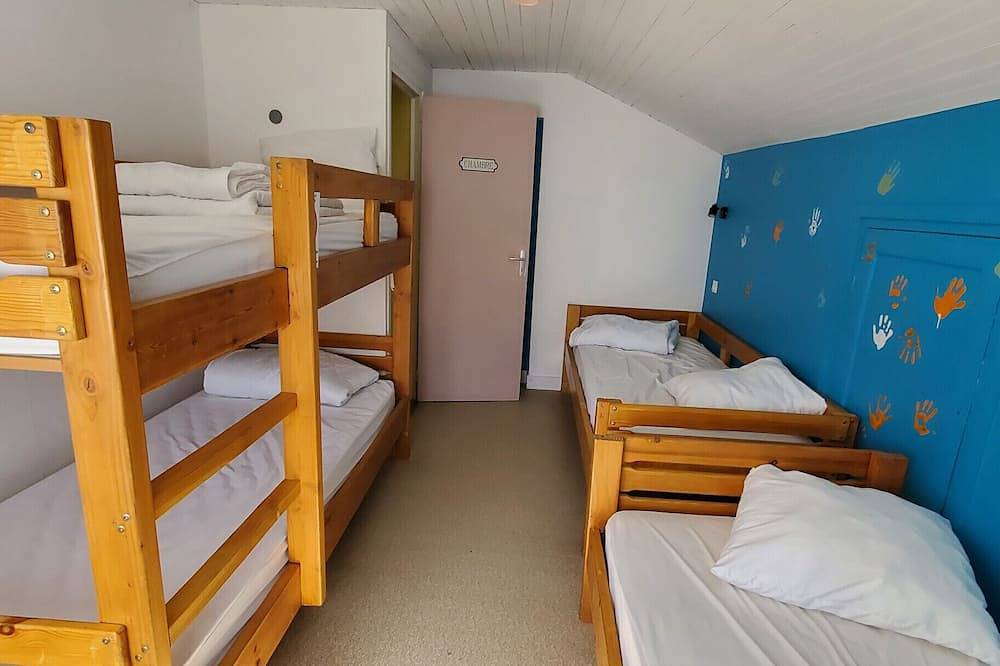 Agreable Chalet *** proche du Lac Chambon in Chambon-sur-Lac, Volcans d'Auvergne Regional Nature Park
