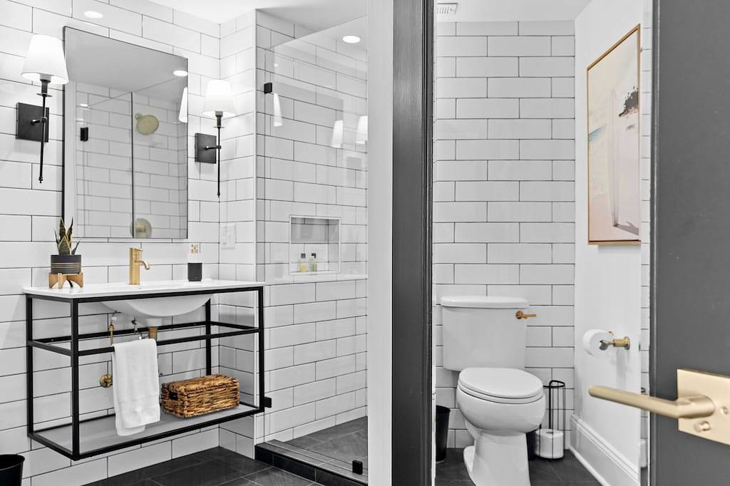 Ganze Wohnung, Waterfront, Sunset Views! Historic Dwtn-King Bed-Luxury with Free Parking! in Wilmington, New Hanover County