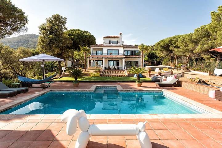 Casa de vacaciones para 16 personas, con balcón además de jacuzzi y jardín - 1