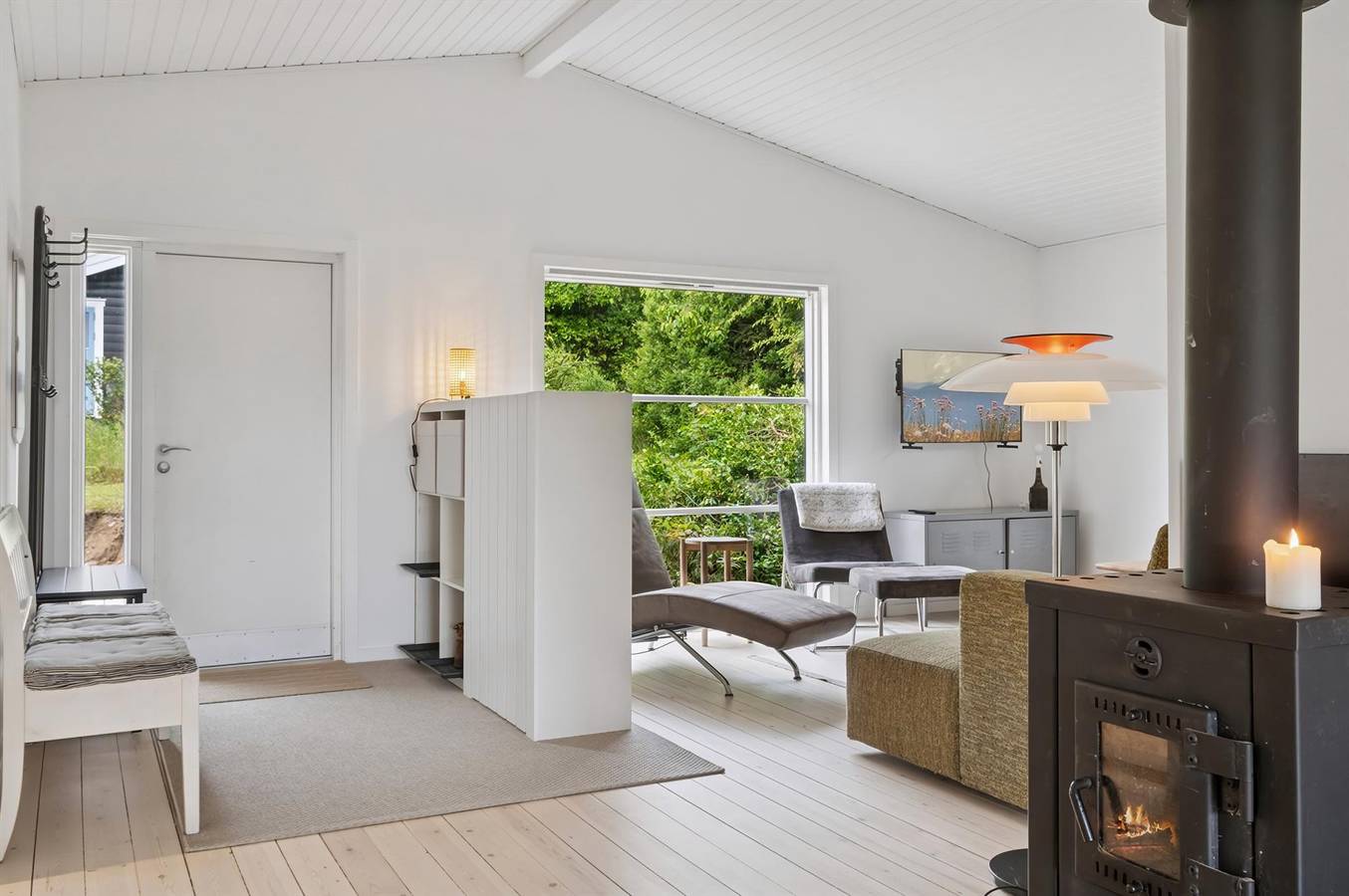 Stunning home in Dronningmølle w/ 3 Bedrooms and Wifi in Munkerup, Dronningmølle