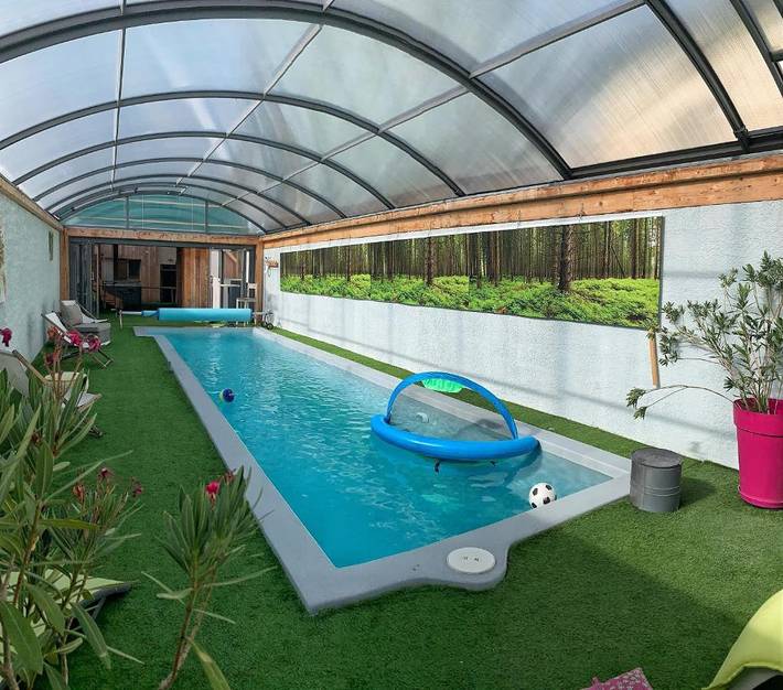 Location de vacances pour 12 personnes, avec jardin ainsi que jacuzzi et piscine, adapté aux familles à Lasserre