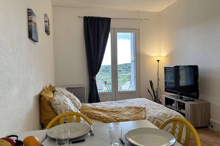 Appartement entier, Bella Vista - Studio - Balcon - Parking in Châtel-Guyon, Parc naturel régional des Volcans d'Auvergne