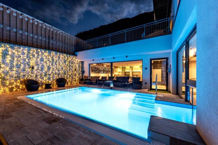 Hôtel pour 2 personnes, avec vue et piscine ainsi que jardin et sauna