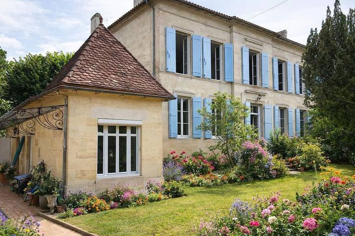 Location de vacances pour 6 personnes, avec jardin à Mouliets-et-Villemartin