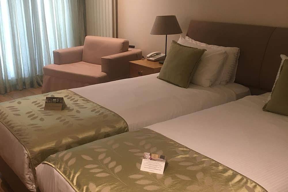 3 rooms connecting  90m2 private suites in nisantasi in Şişli, Istanbul
