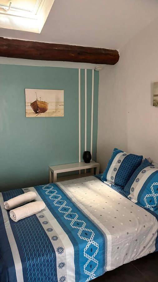 Gîte pour 2 personnes, avec Balcon ainsi que Terrasse et Vue dans Theatre Moliere Scene Nationale