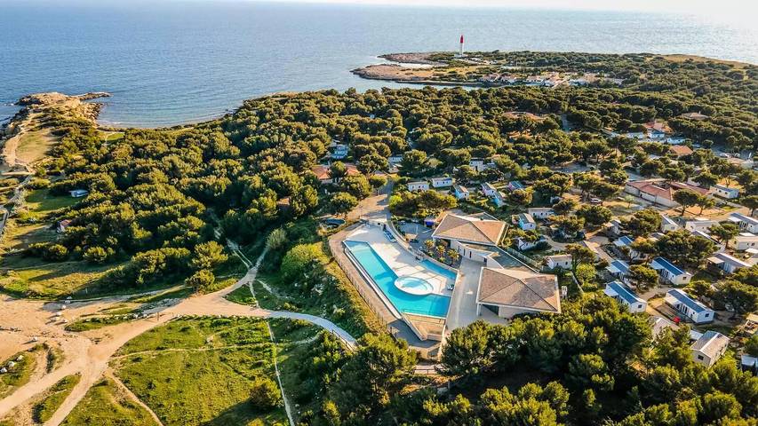 Wohnwagen für 6 Personen, mit Terrasse und Pool in Martigues