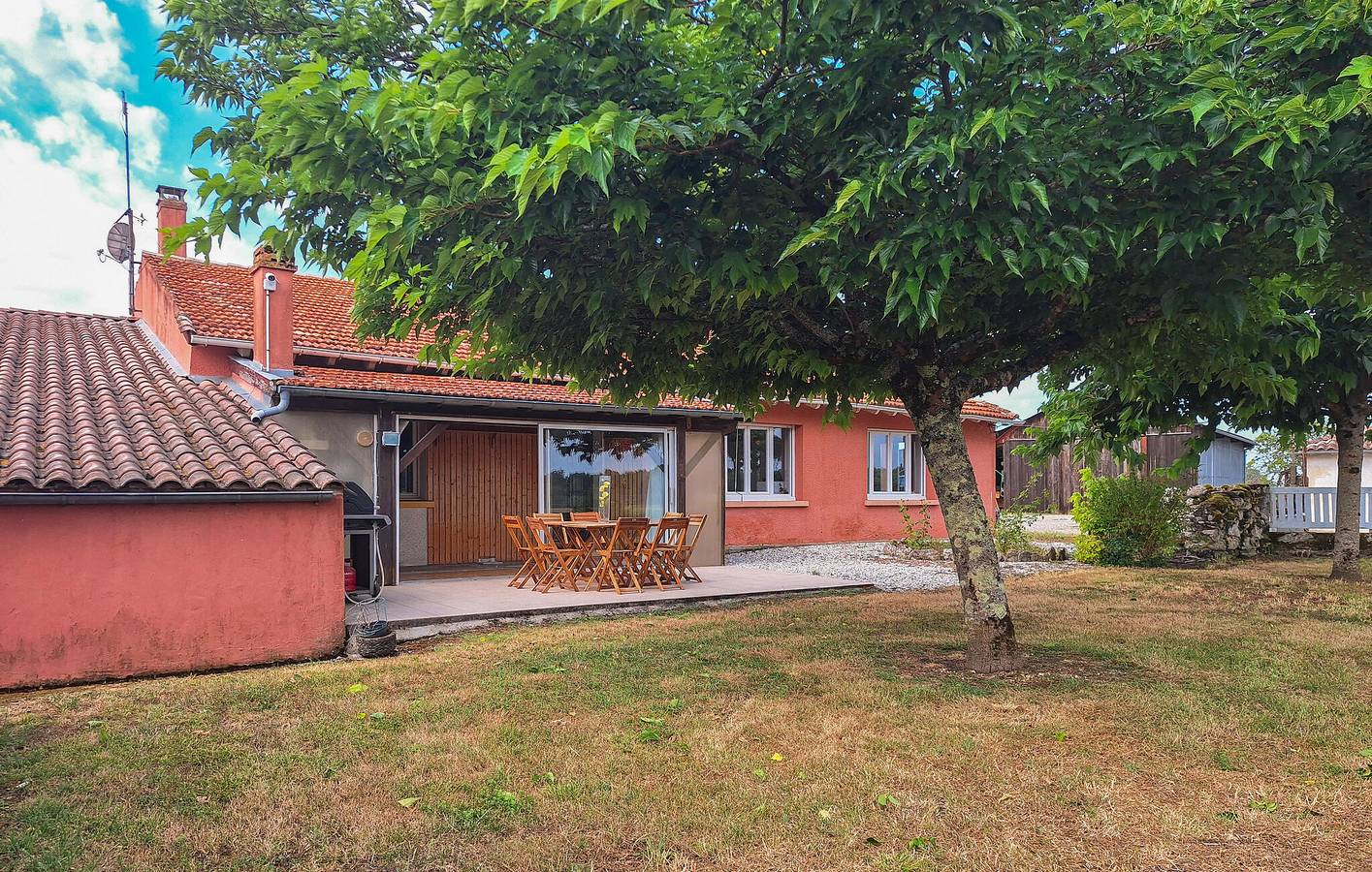 Reizende 2-Zimmer-Wohnung mit Pool und Garten, 2 km vom Zentrum von Blaignan entfernt in Civrac-en-Médoc, Regionaler Naturpark Médoc