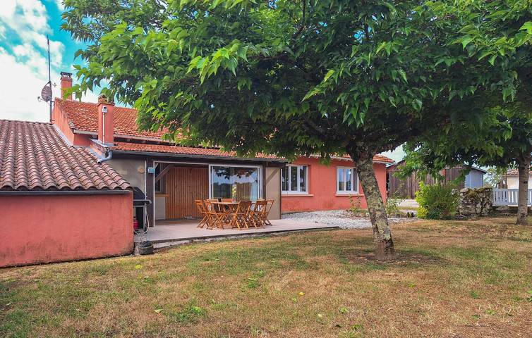 Maison de vacances pour 8 personnes, avec piscine ainsi que terrasse et jardin, animaux acceptés - 1