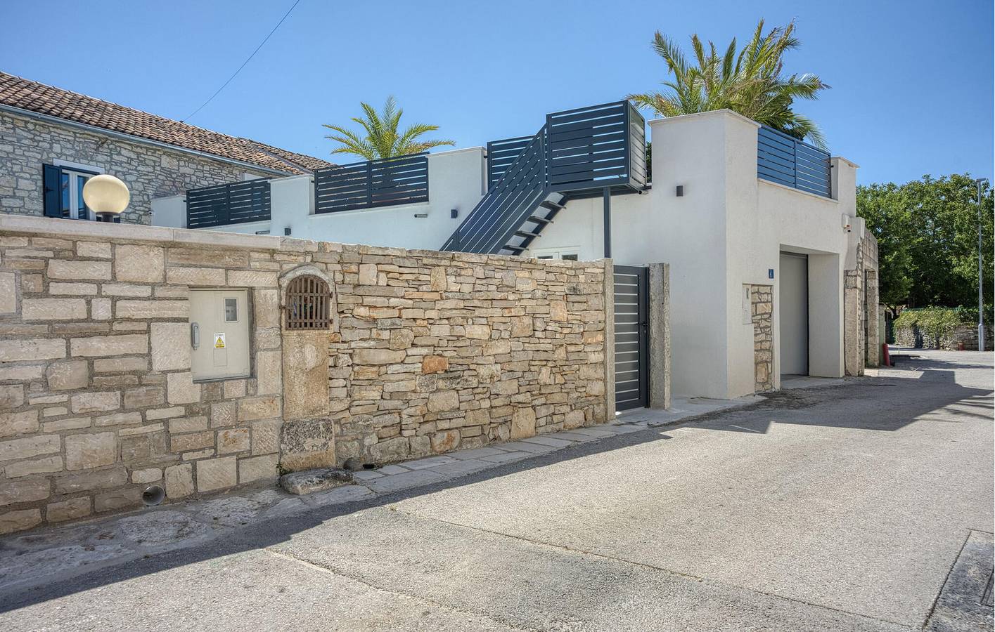 Geräumige 200 m² große Wohnung mit Pool und Terrasse, 2 km vom Stadtzentrum von Kanfanar entfernt in Maružini, Zentralistrien