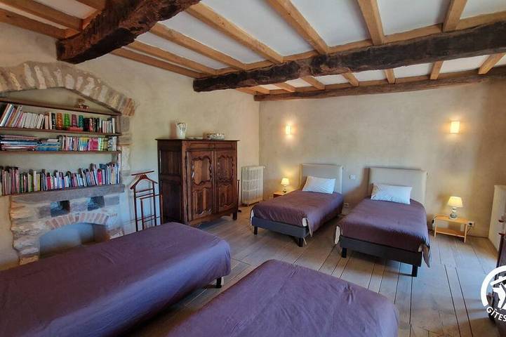 Location de vacances pour 8 personnes, avec piscine et jardin à Livers-Cazelles - 3