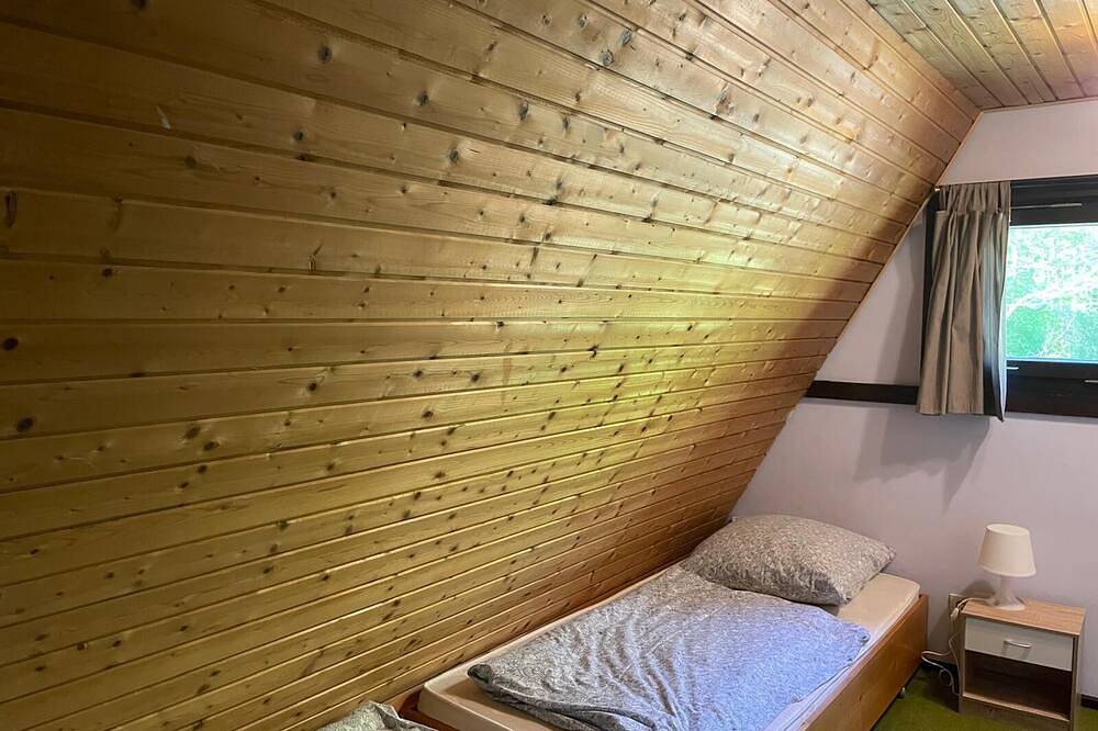 Ganze Wohnung, Geräumiges Ferienhaus (70qm) mit Terrasse in Sulzfeld, Rhön-Bayern