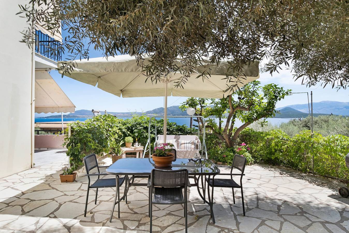 Estudio entero, Apartamento estudio 'Con vistas a la montaña' con vistas al mar in Nikiana, Alexandros