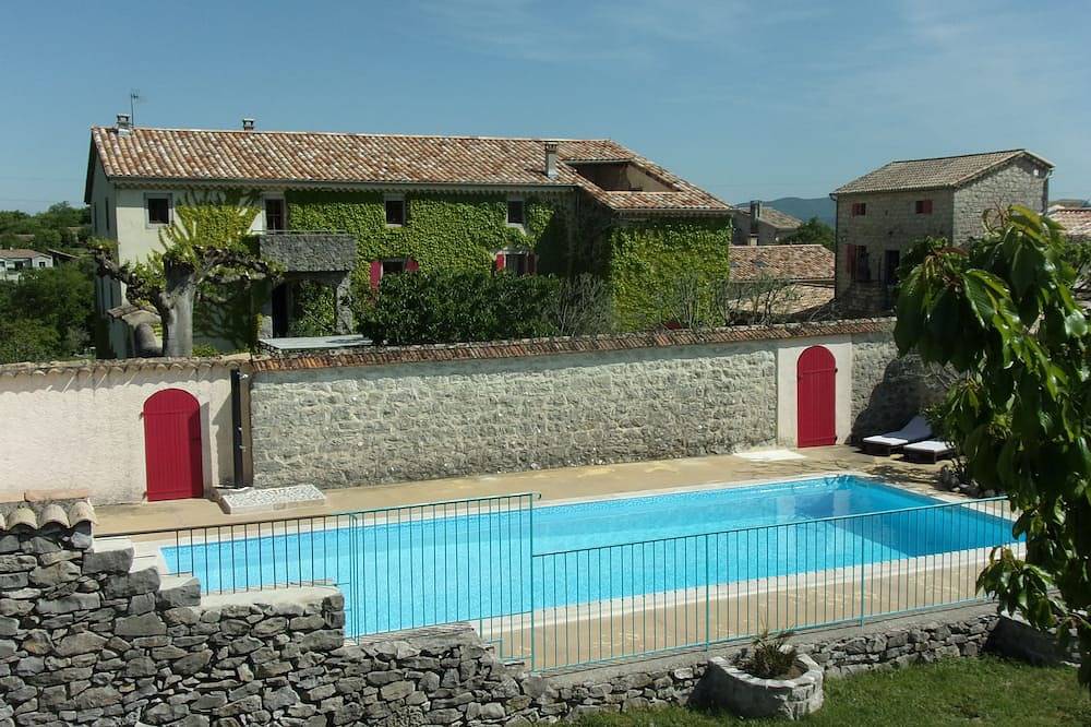 Gîte *** la Fenière 70m², 4 pers, 2 chambres, nature, charme, piscine chauffée in Joyeuse, Ardèche