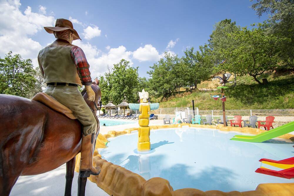 Mobil home 2 bedrooms camping le colorado in Rustrel, Parc naturel régional du Luberon