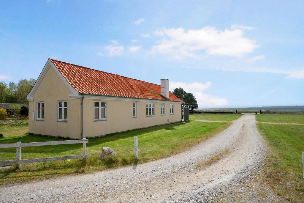 Holiday home with sea view by Handrup Beach – just 100 metres from the child-friendly shore of Ebeltoft Bay in Ebeltoft, South Djursland