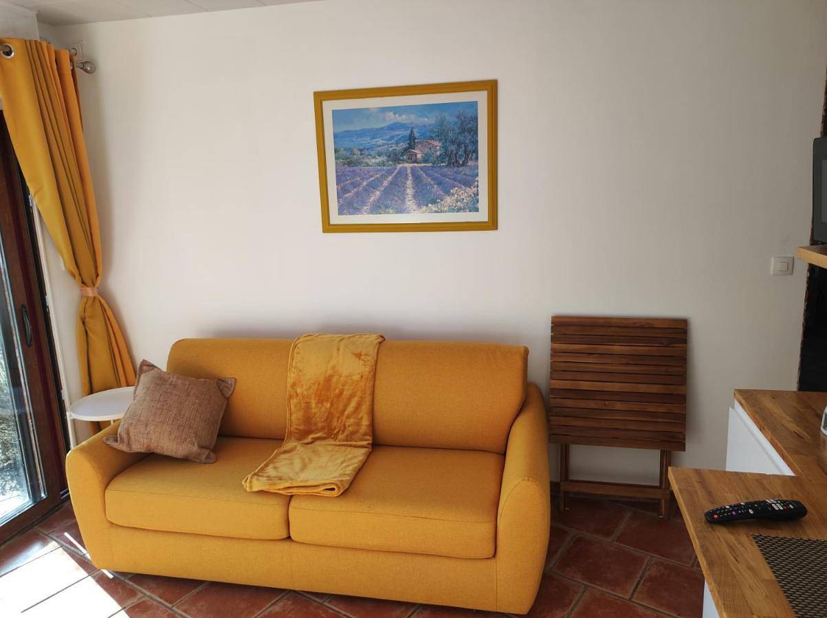 Double or Twin Room with Private Bathroom in Saulzoir, Département Nord