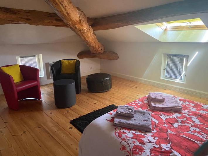 Chambre d’hôte pour 2 personnes, avec Terrasse et Jardin ainsi que Piscine et Vue