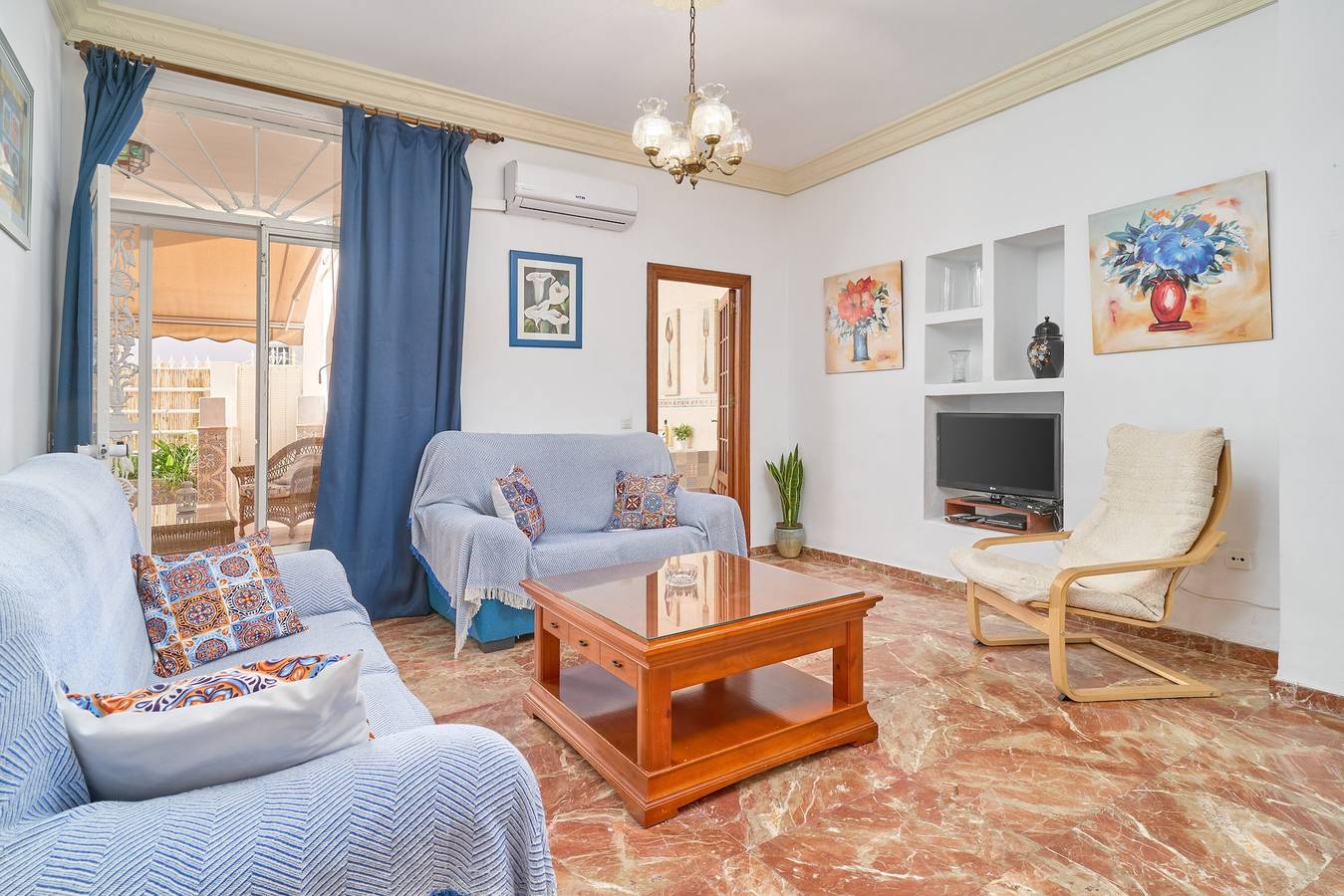 Ganze Wohnung, Großzügiges, ebenerdiges Haus nahe dem Balcón de Europa in Nerja Centre, Nerja