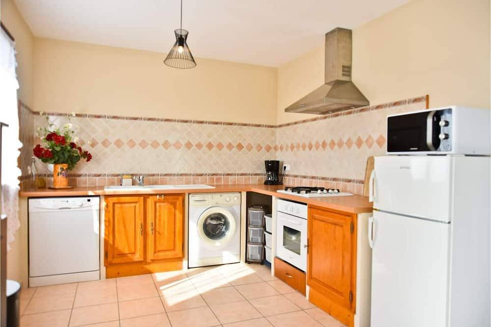 Sunny location near the sea in Farinole, Region de Calvi