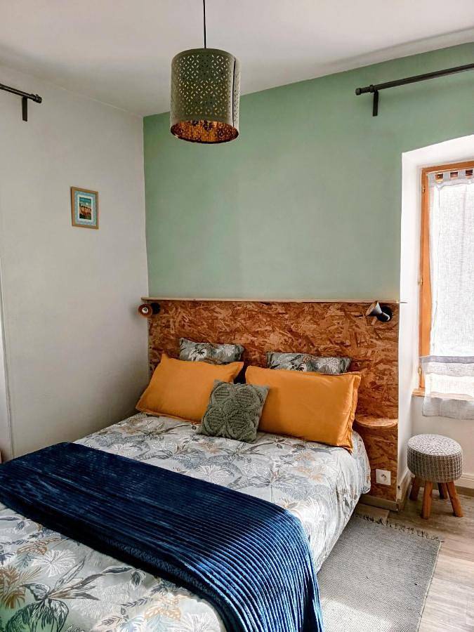 Three-Bedroom House in Saint-Floret, Région de Besse-et-Saint-Anastaise