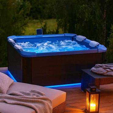 Location de vacances pour 6 personnes, avec piscine ainsi que jardin et jacuzzi à Montferrand-le-Château