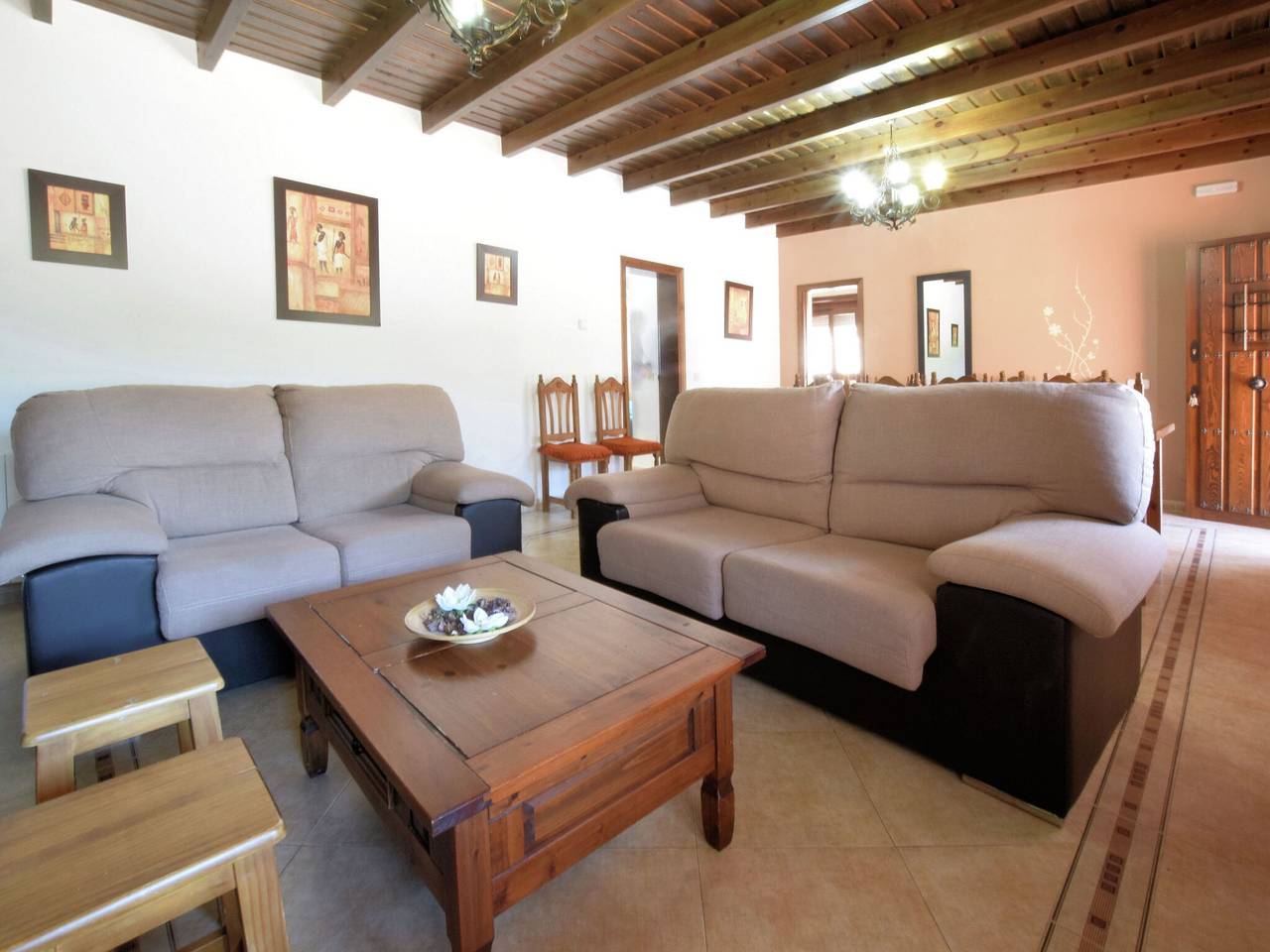 Familienvilla mit Garten in Sayalonga, Costa del Sol